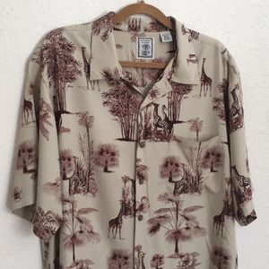 ROUNDTREE & YORKE L Button down shirt giraffes